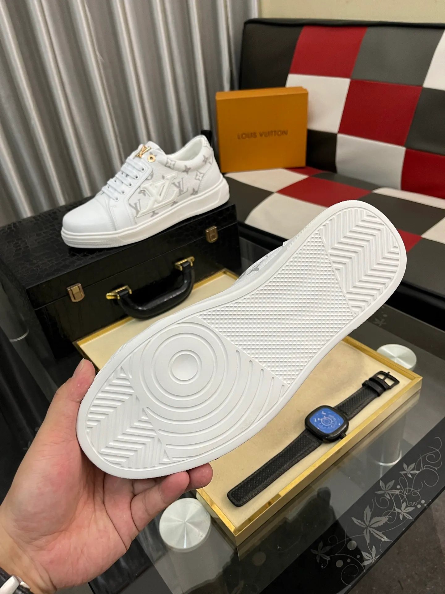 Men's shoes 💰400⌚️⌚️【LOUIS VUITTON】Same style as Louis Vuitton* official website 🚹Men's high-top casual shoes❤️Same style as popular celebrities and big names ~ Best-selling at home and abroad Lv focuses on the checkerboard series...Imported first-layer cowhide with special fabrics➕Full sheep leather lining➕Brand-specific hollow outsole💎Number: 38-443️⃣Colors available